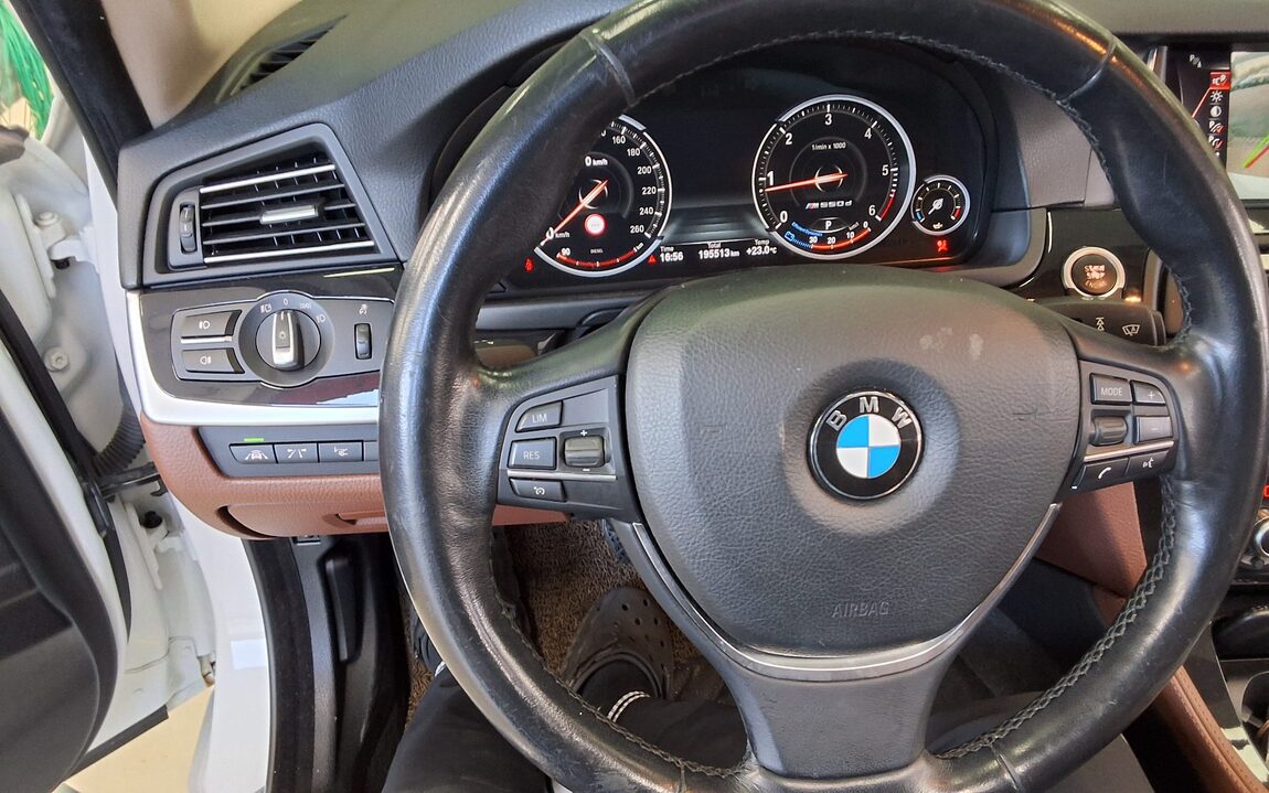 BMW 5 SERIES (6TH GEN) 520d xDRIVE M AERODYNAMIC PRO 2016 - zdjęcie 17