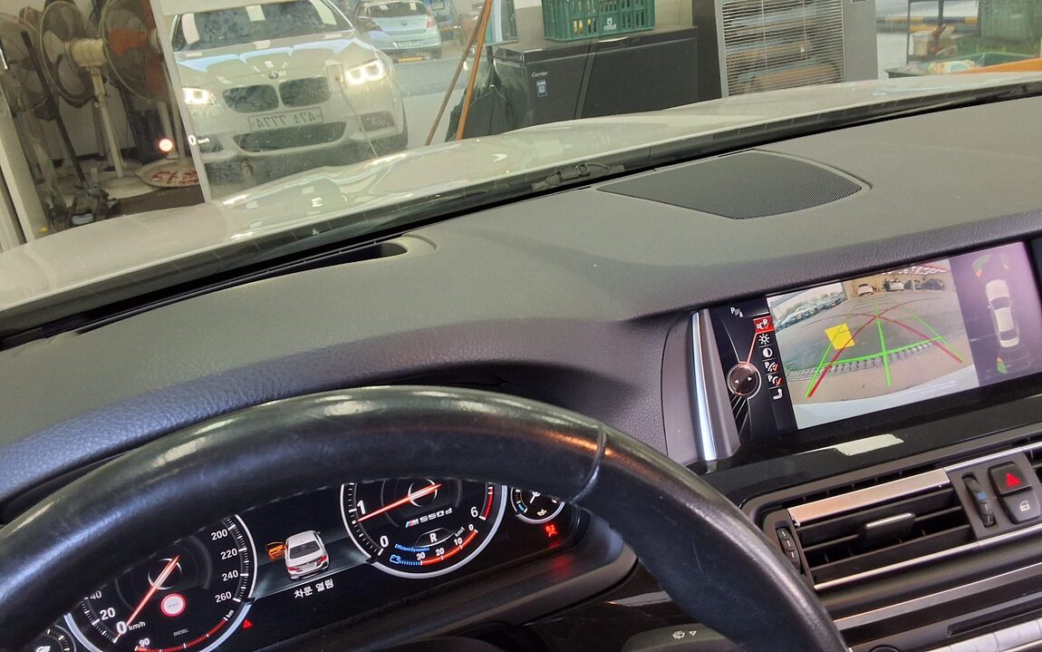 BMW 5 SERIES (6TH GEN) 520d xDRIVE M AERODYNAMIC PRO 2016 - zdjęcie 19