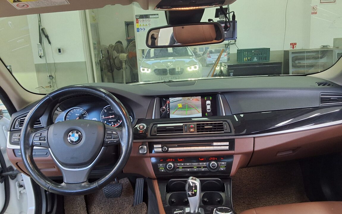 BMW 5 SERIES (6TH GEN) 520d xDRIVE M AERODYNAMIC PRO 2016 - zdjęcie 11