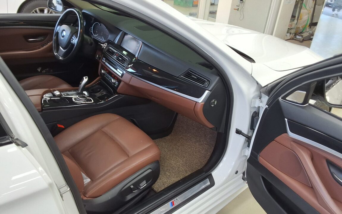 BMW 5 SERIES (6TH GEN) 520d xDRIVE M AERODYNAMIC PRO 2016 - zdjęcie 14