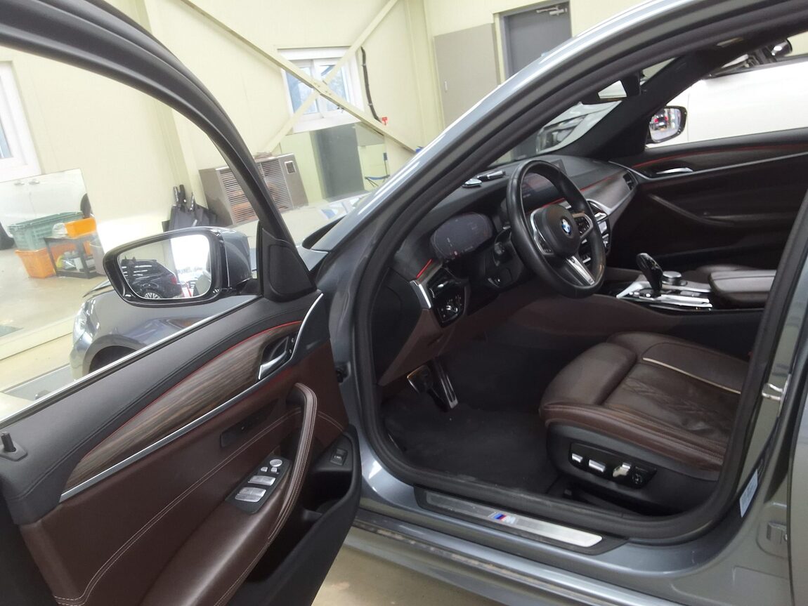 BMW 5 SERIES (7TH GEN) 520d M SPORT PACK PLUS 2020 - zdjęcie 11