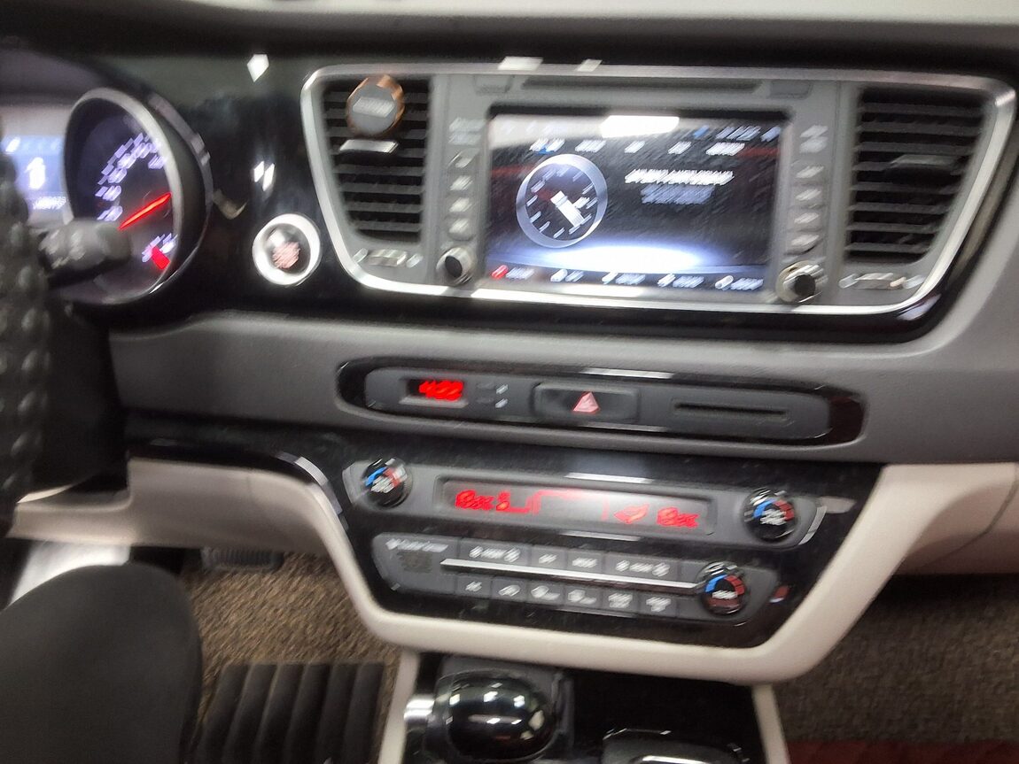 KIA ALL NEW CARNIVAL 9-SEATER DIESEL PRESTIGE 2015 - zdjęcie 24