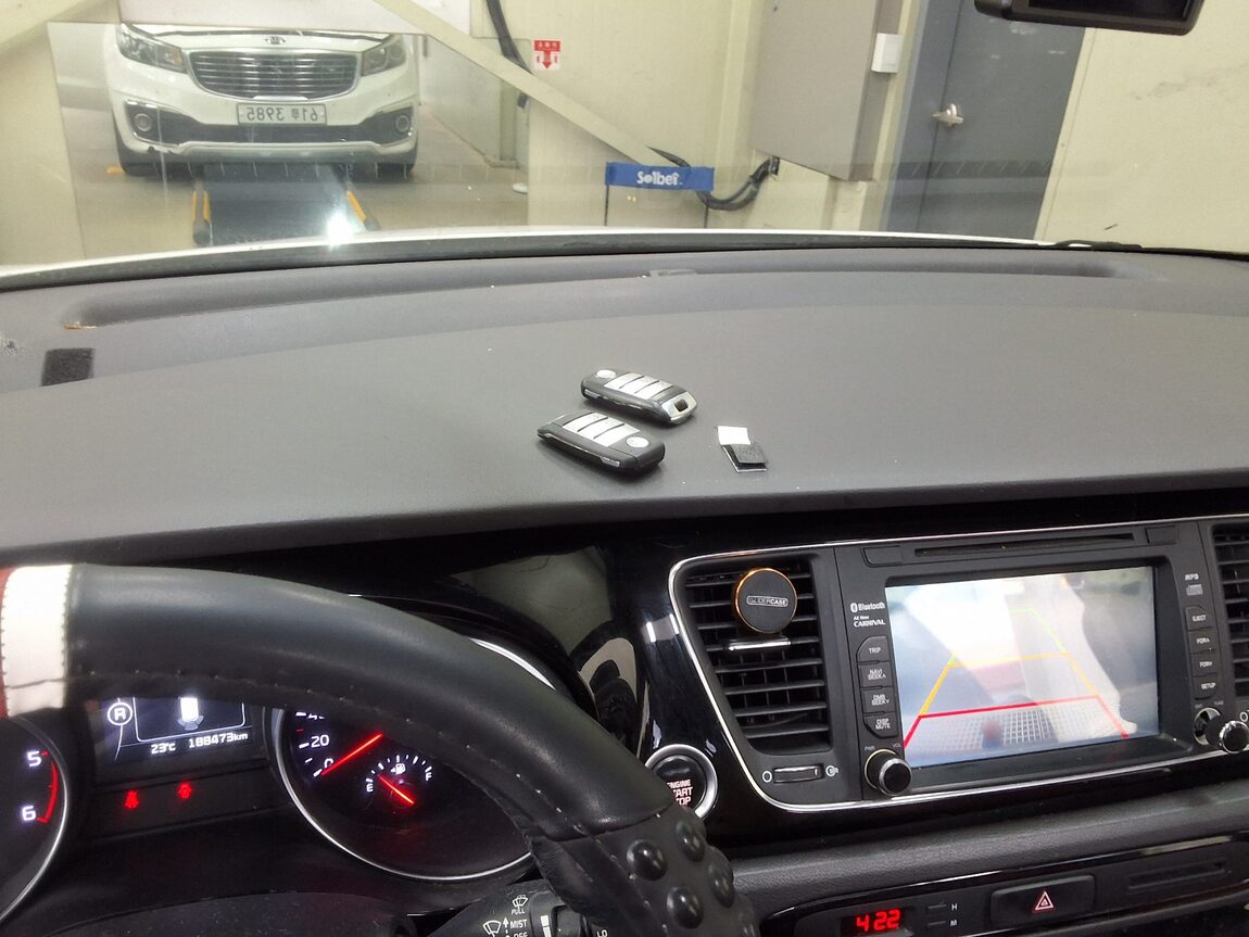 KIA ALL NEW CARNIVAL 9-SEATER DIESEL PRESTIGE 2015 - zdjęcie 25