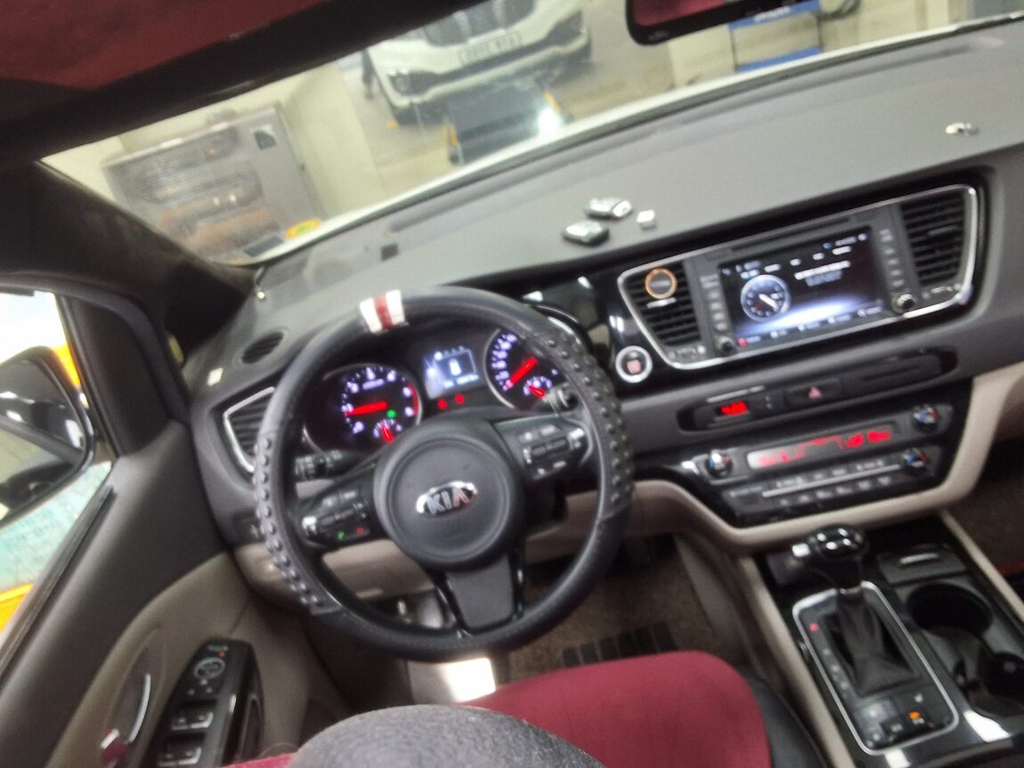 KIA ALL NEW CARNIVAL 9-SEATER DIESEL PRESTIGE 2015 - zdjęcie 12