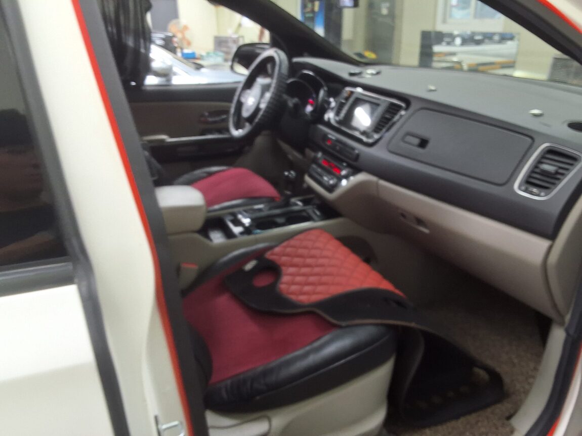 KIA ALL NEW CARNIVAL 9-SEATER DIESEL PRESTIGE 2015 - zdjęcie 15