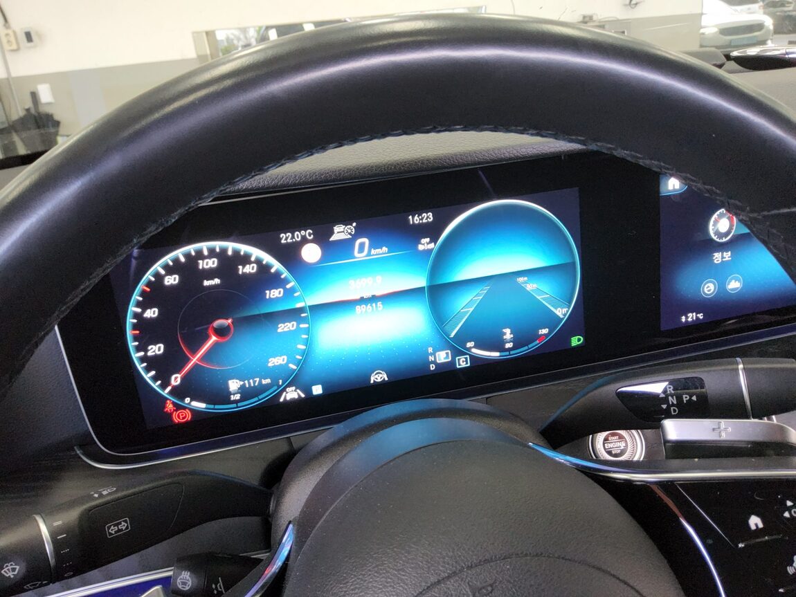 MERCEDES-BENZ E-CLASS (5TH GEN) E250 AVANTGARDE 2022 - zdjęcie 9