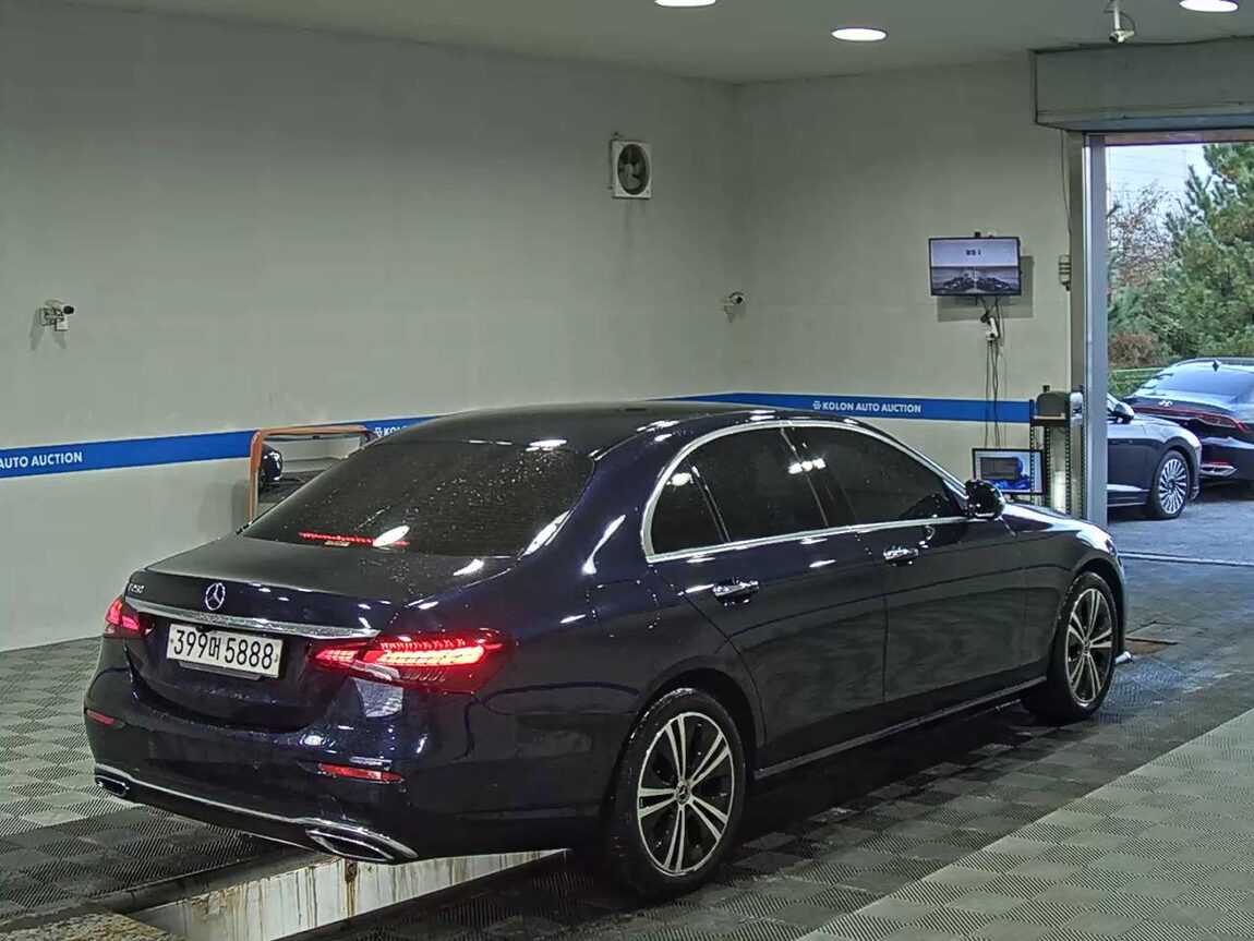 MERCEDES-BENZ E-CLASS (5TH GEN) E250 AVANTGARDE 2022 - zdjęcie 5