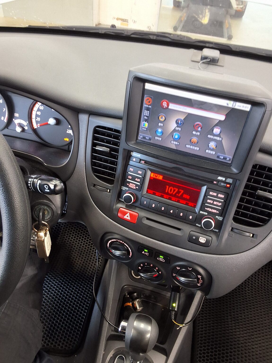 KIA PRIDE (NEW) 4-DOOR 1.4 DOHC LX 2011 - zdjęcie 17