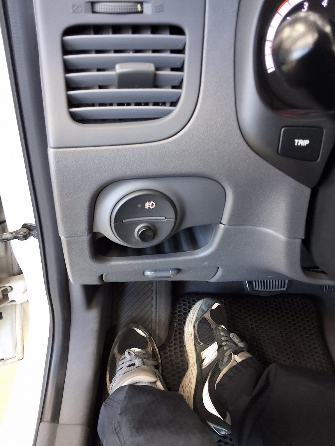 KIA PRIDE (NEW) 4-DOOR 1.4 DOHC LX 2011 - zdjęcie 18