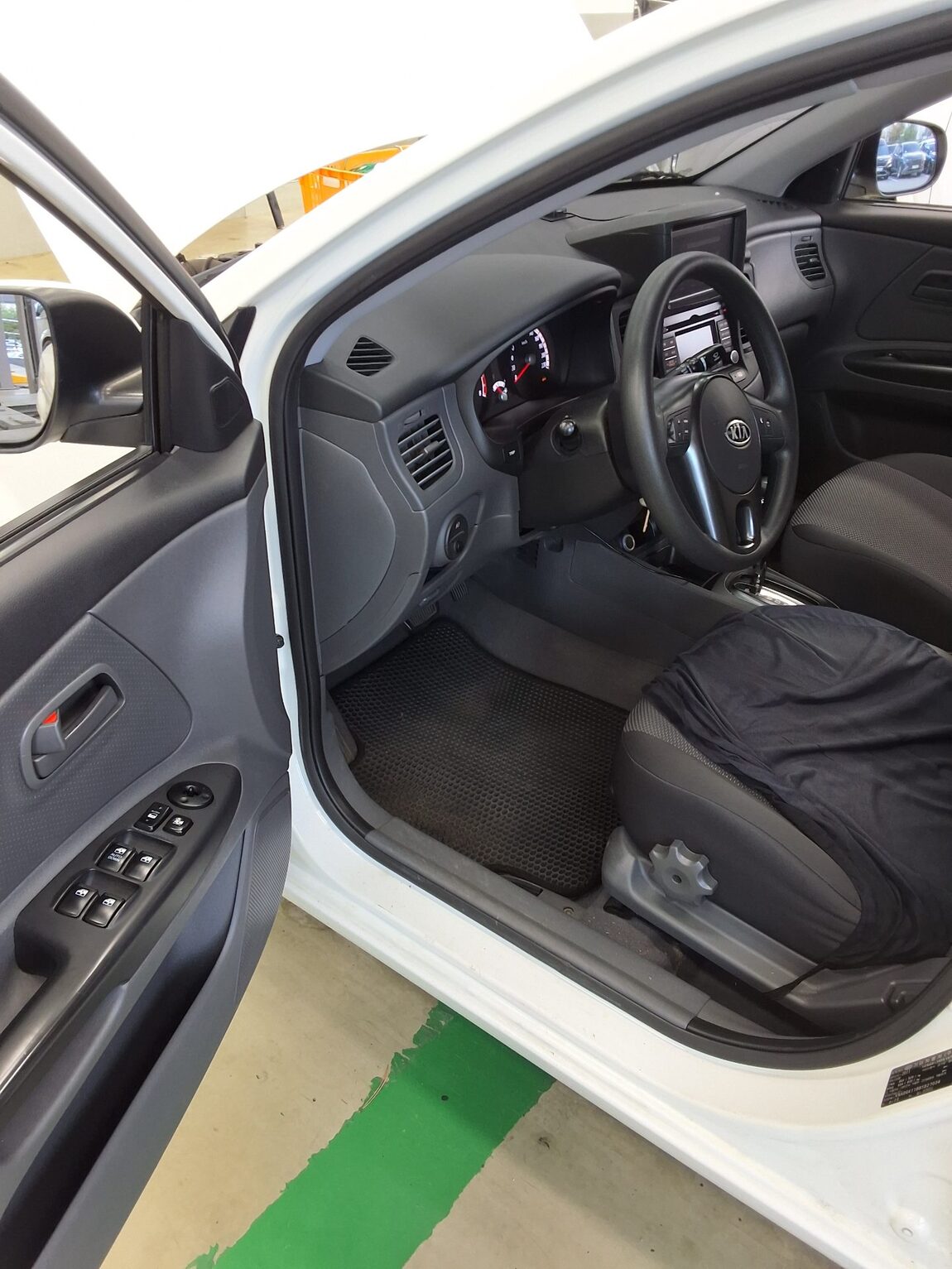 KIA PRIDE (NEW) 4-DOOR 1.4 DOHC LX 2011 - zdjęcie 10