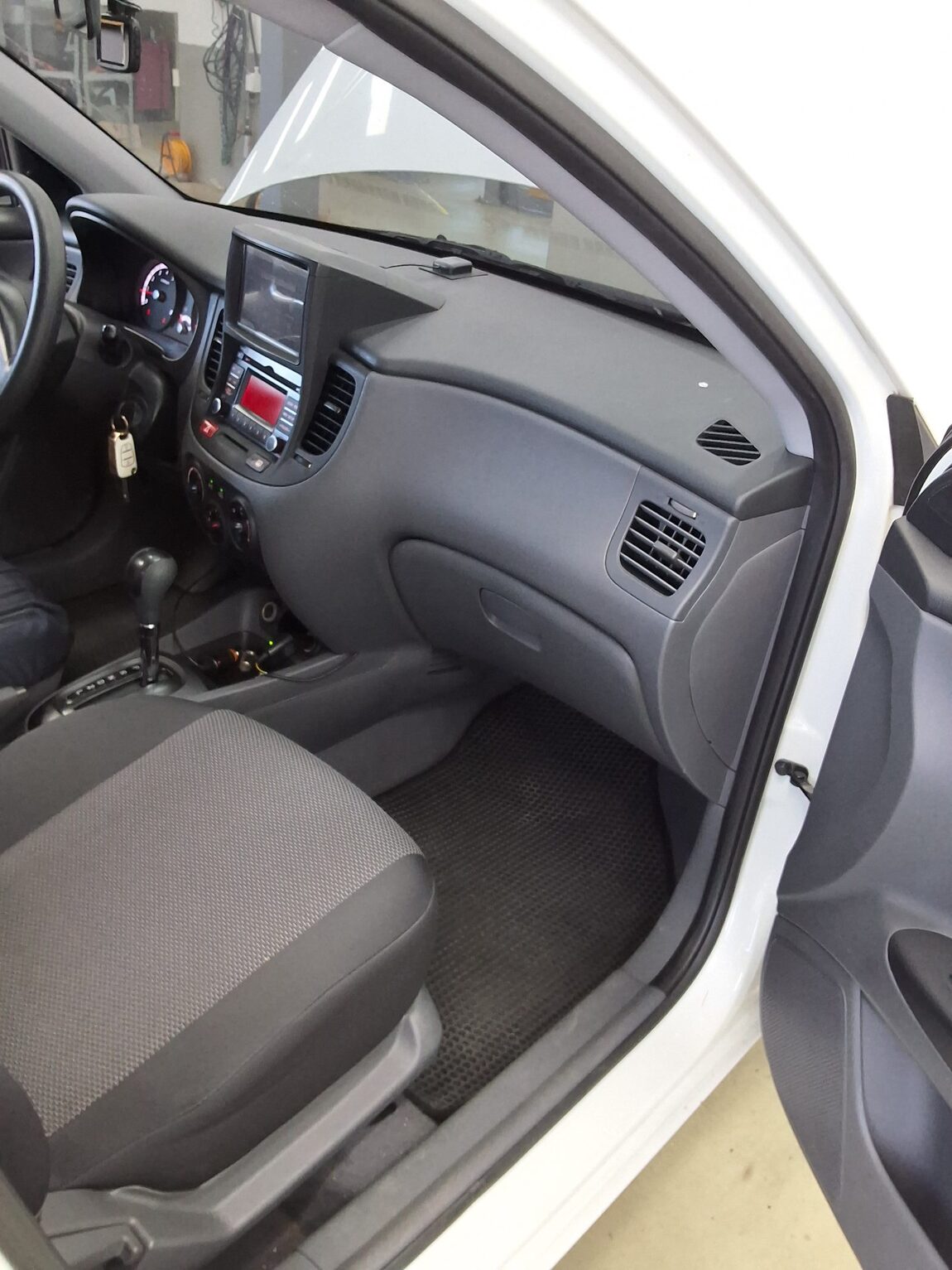 KIA PRIDE (NEW) 4-DOOR 1.4 DOHC LX 2011 - zdjęcie 14