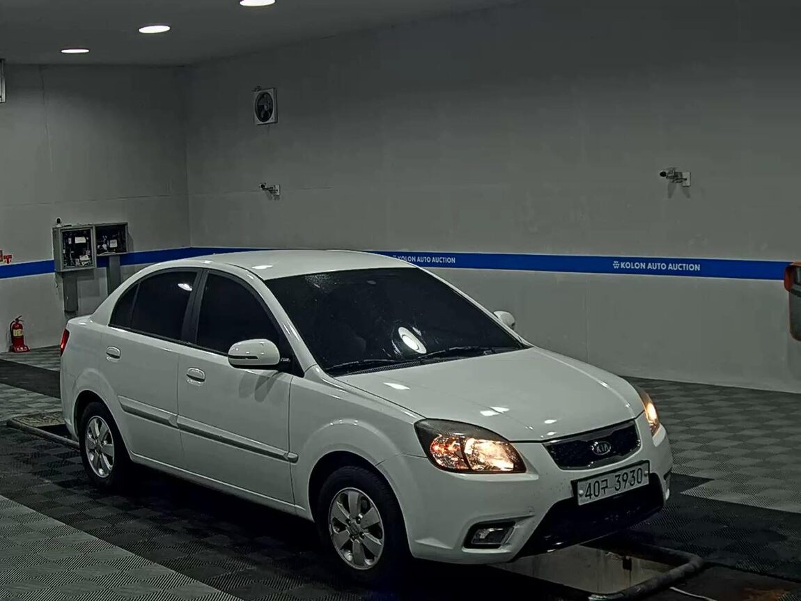 KIA PRIDE (NEW) 4-DOOR 1.4 DOHC LX 2011 - zdjęcie 3