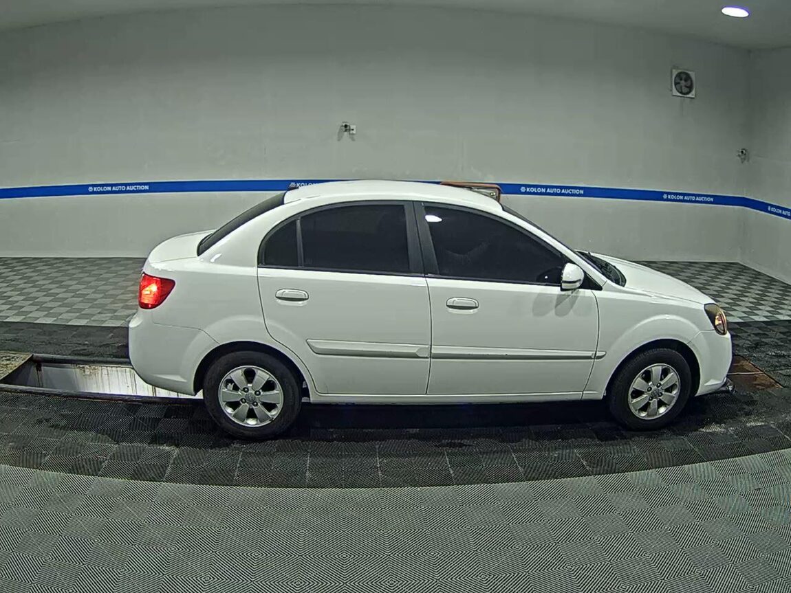 KIA PRIDE (NEW) 4-DOOR 1.4 DOHC LX 2011 - zdjęcie 4
