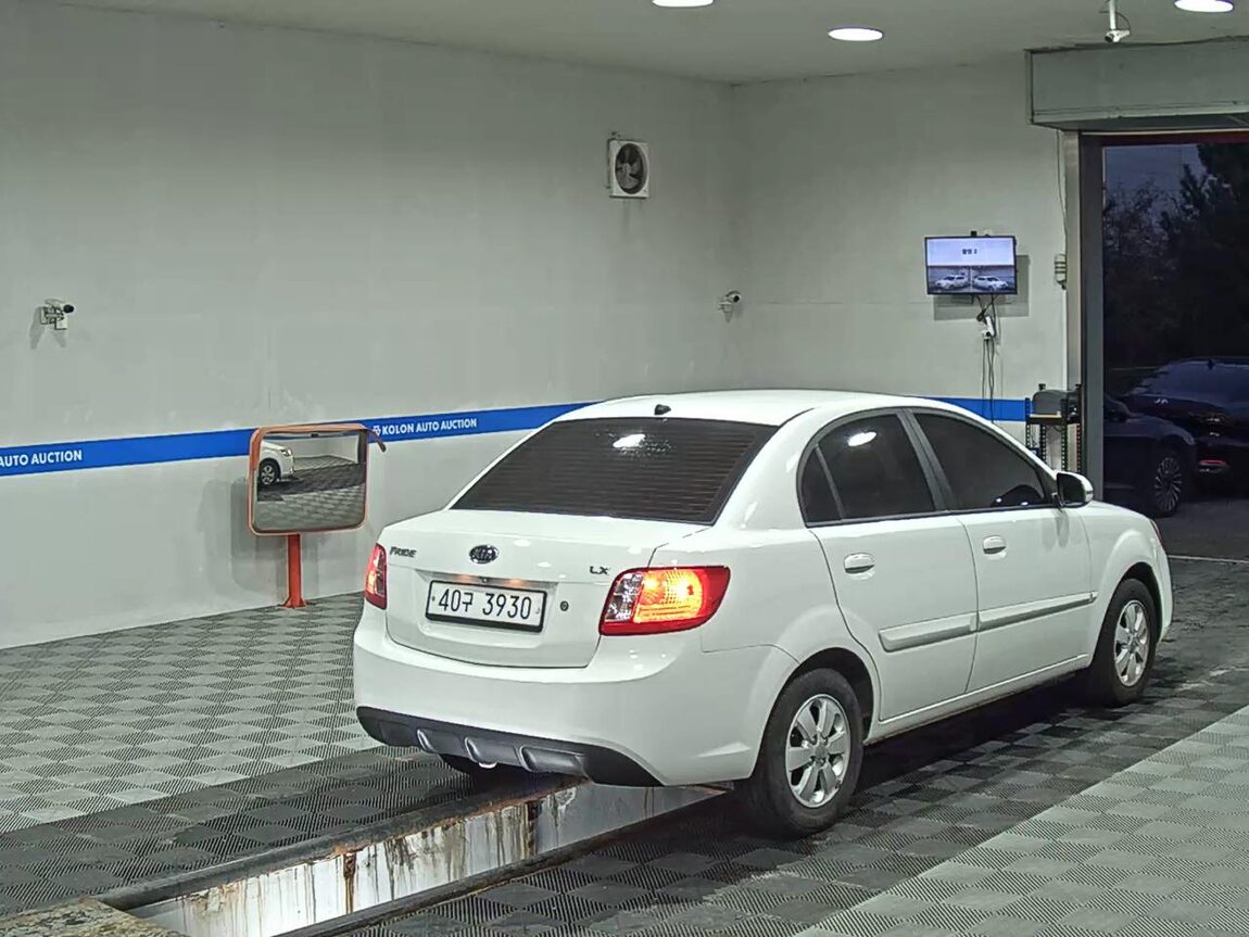 KIA PRIDE (NEW) 4-DOOR 1.4 DOHC LX 2011 - zdjęcie 5