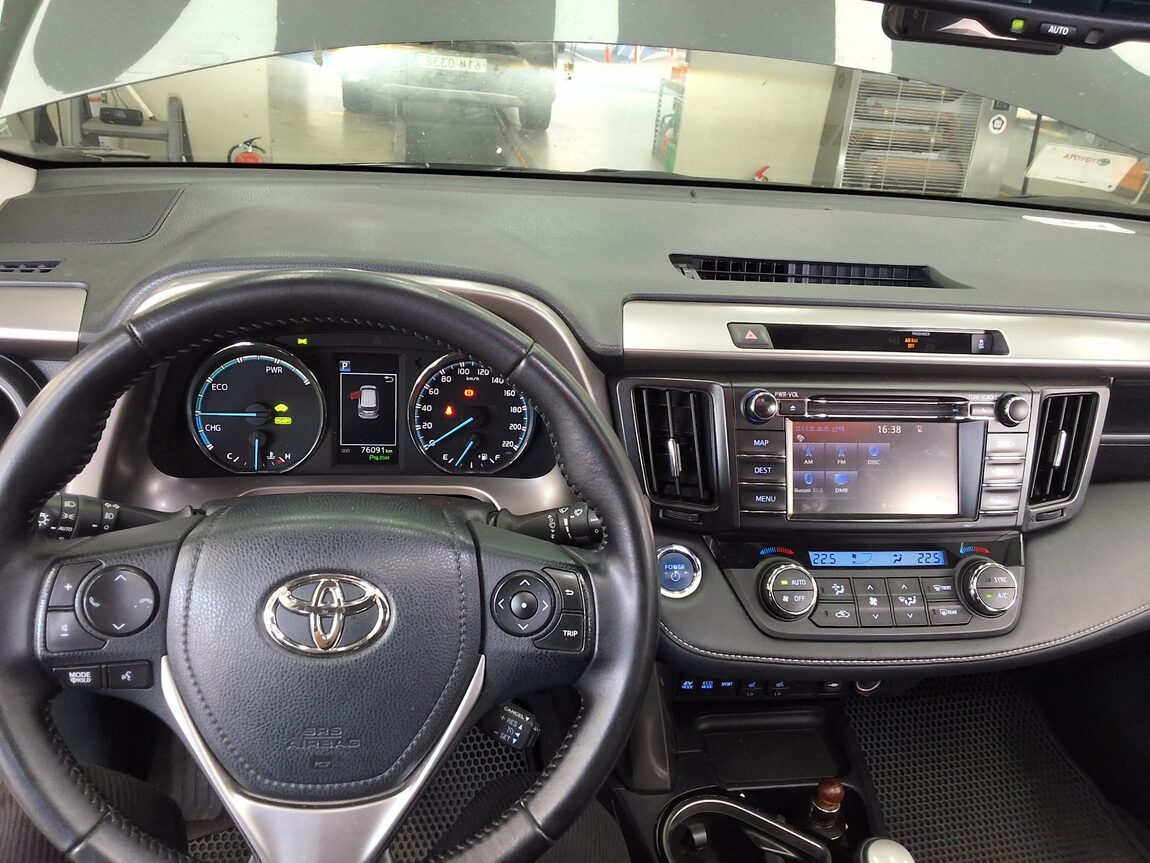 TOYOTA RAV4 (4TH GEN) 2.5 4WD HYBRID 2016 - zdjęcie 17