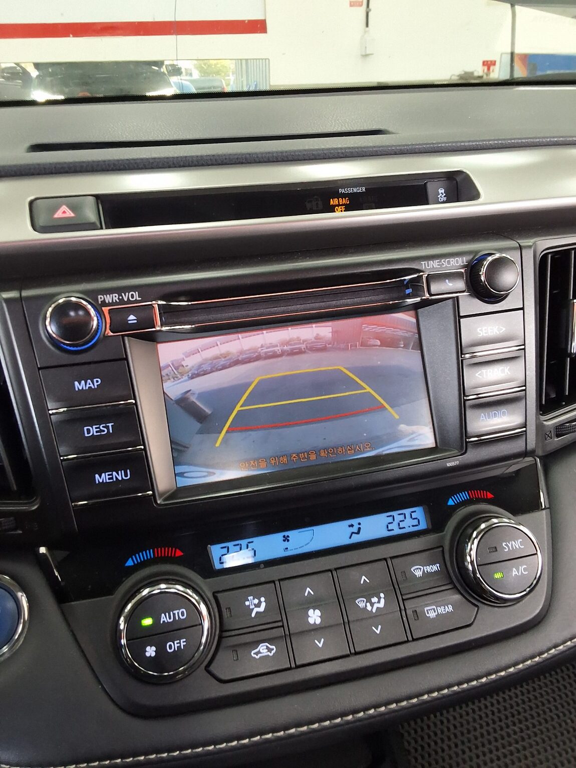 TOYOTA RAV4 (4TH GEN) 2.5 4WD HYBRID 2016 - zdjęcie 18