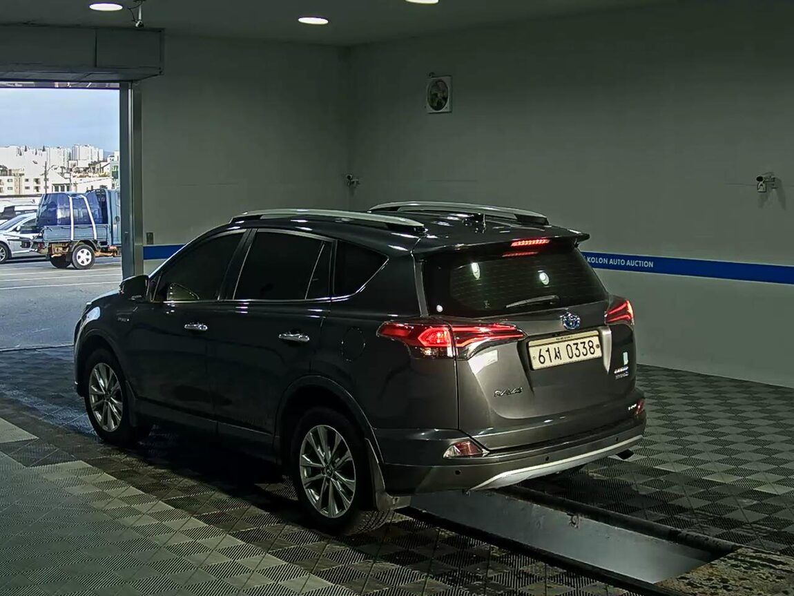 TOYOTA RAV4 (4TH GEN) 2.5 4WD HYBRID 2016 - zdjęcie 6