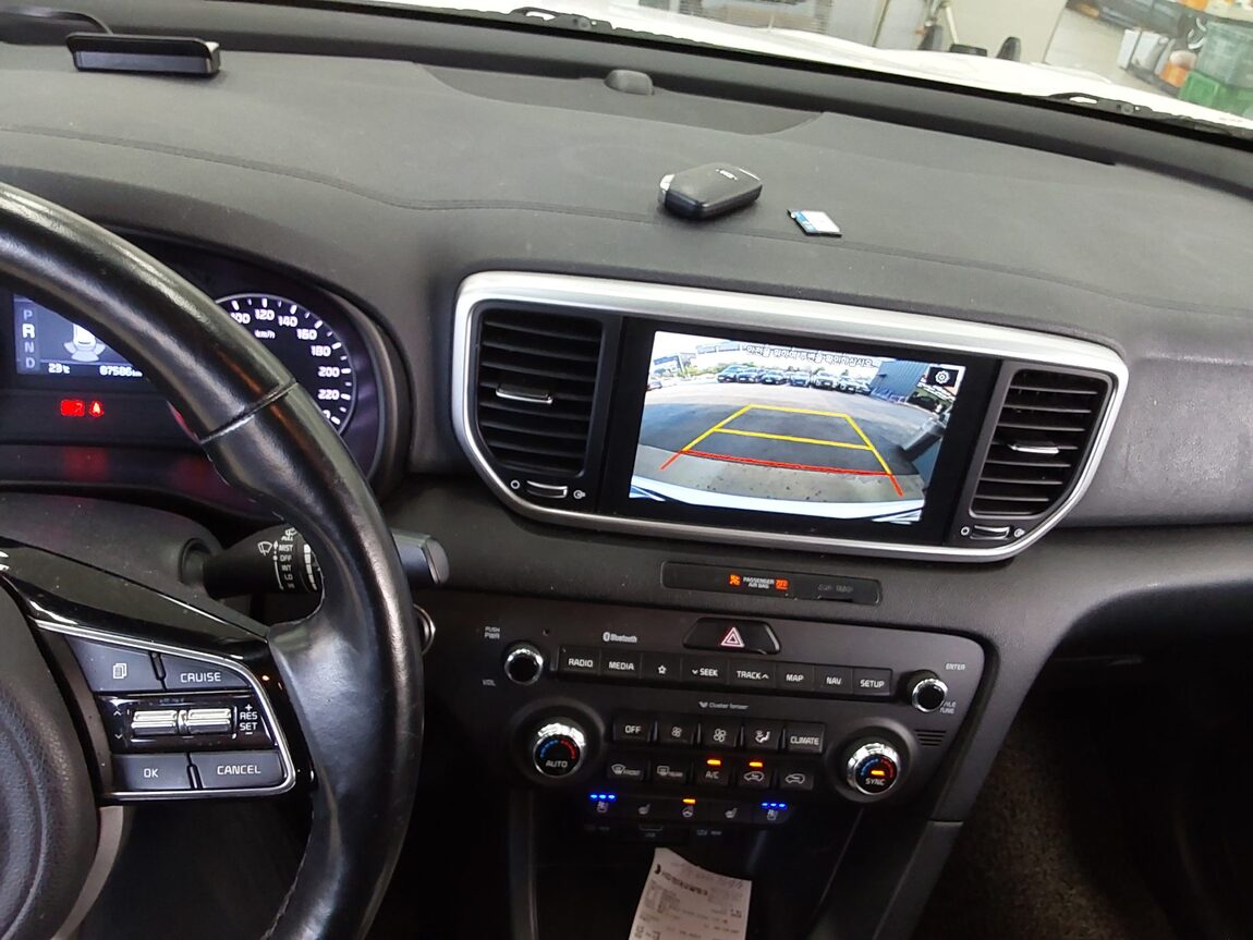 KIA SPORTAGE THE BOLD 2.0 GASOLINE PRESTIGE 2020 - zdjęcie 17