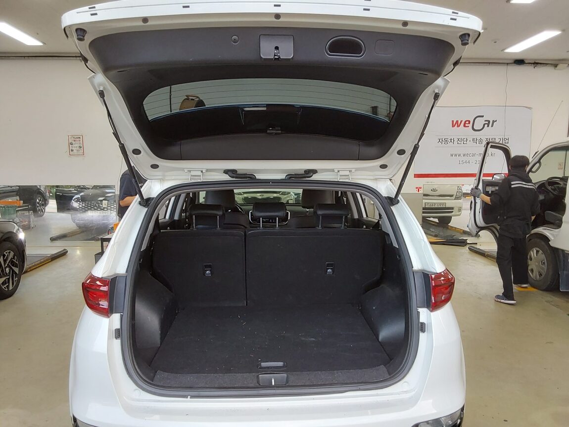 KIA SPORTAGE THE BOLD 2.0 GASOLINE PRESTIGE 2020 - zdjęcie 15