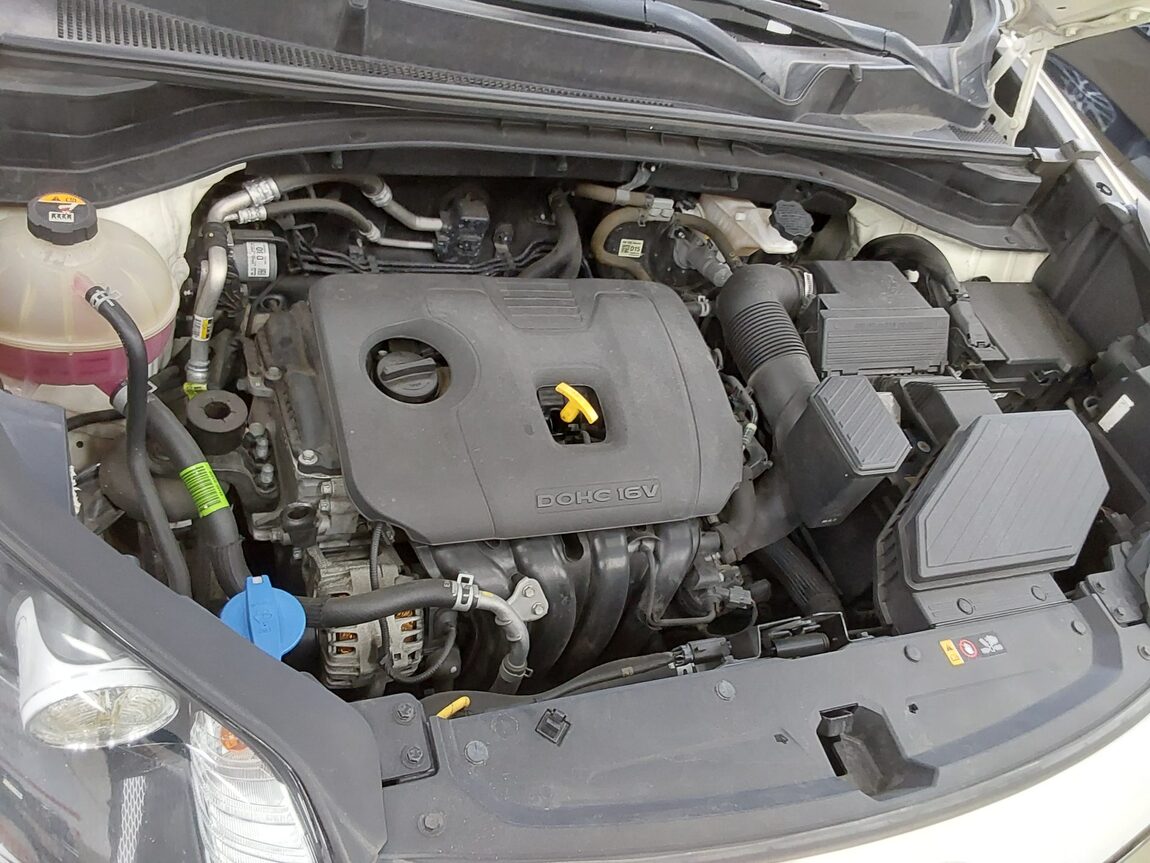 KIA SPORTAGE THE BOLD 2.0 GASOLINE PRESTIGE 2020 - zdjęcie 18