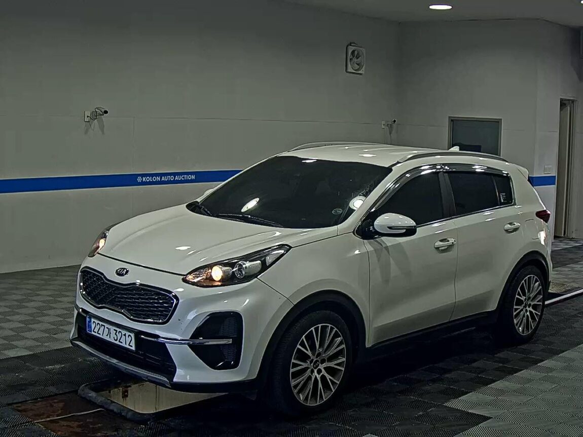 KIA SPORTAGE THE BOLD 2.0 GASOLINE PRESTIGE 2020 - zdjęcie 2