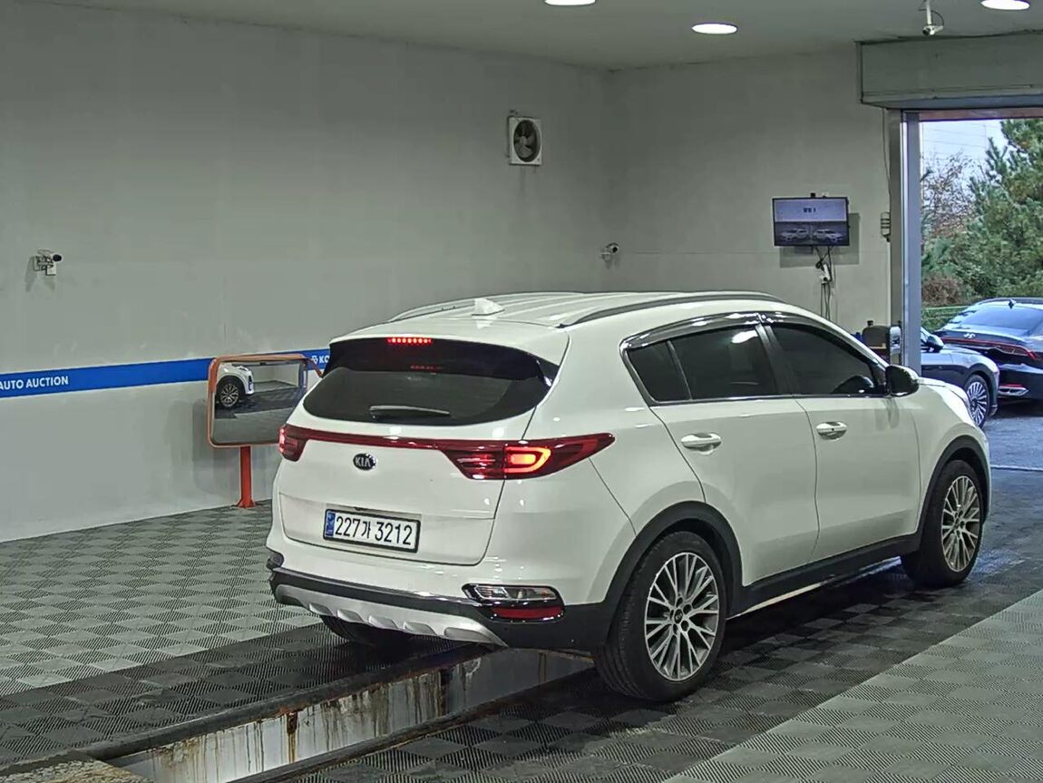 KIA SPORTAGE THE BOLD 2.0 GASOLINE PRESTIGE 2020 - zdjęcie 5