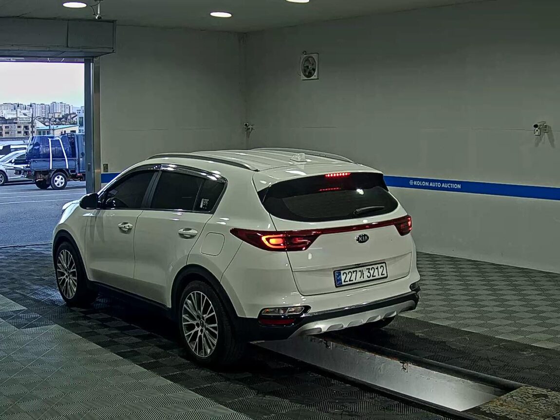 KIA SPORTAGE THE BOLD 2.0 GASOLINE PRESTIGE 2020 - zdjęcie 6