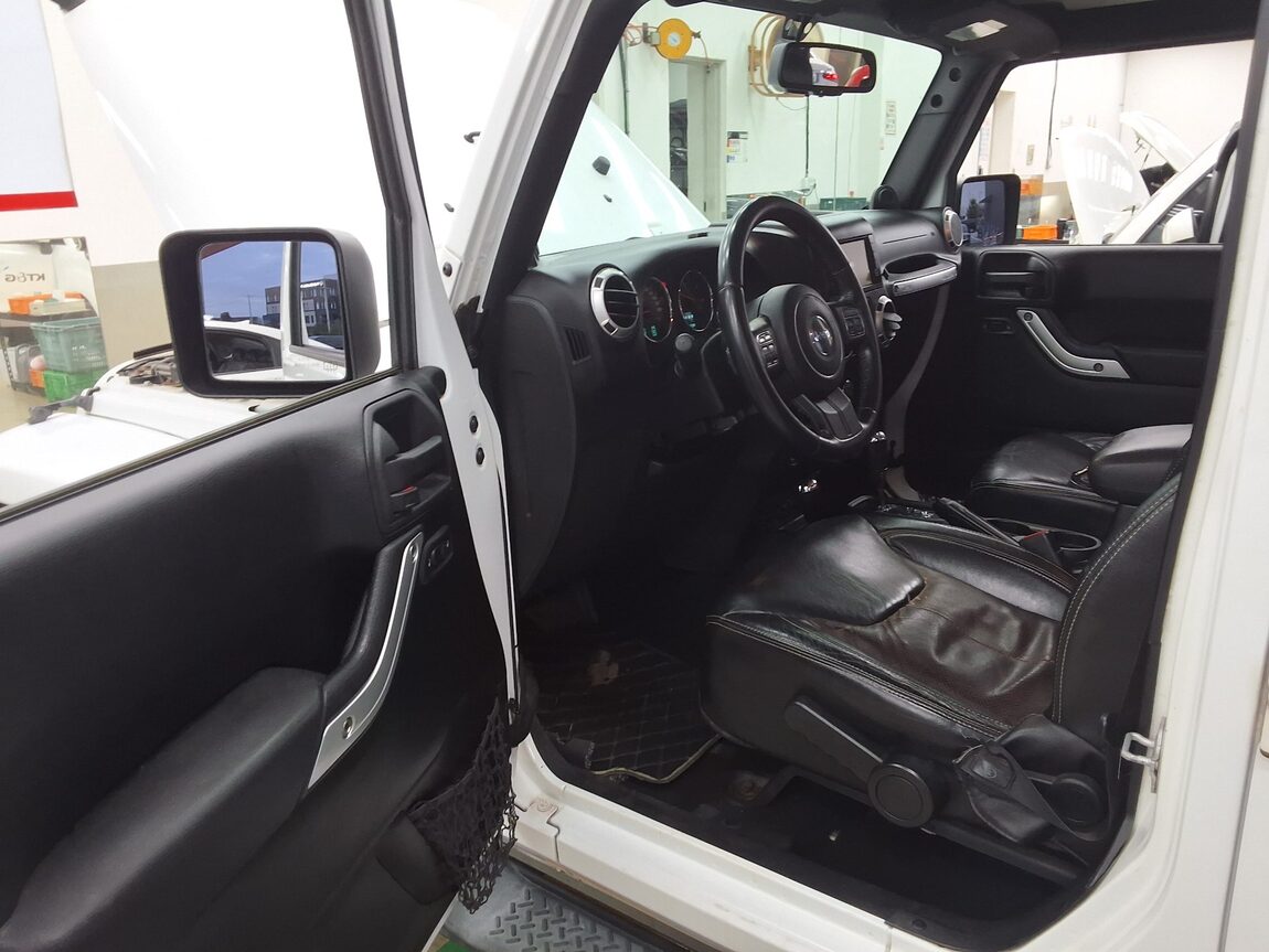 JEEP WRANGLER (JK) 2.8 SAHARA 4-DOOR 2013 - zdjęcie 10