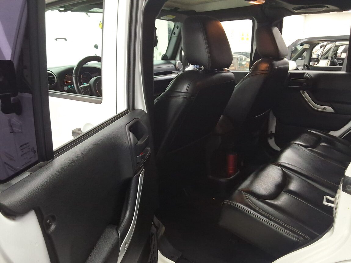 JEEP WRANGLER (JK) 2.8 SAHARA 4-DOOR 2013 - zdjęcie 12