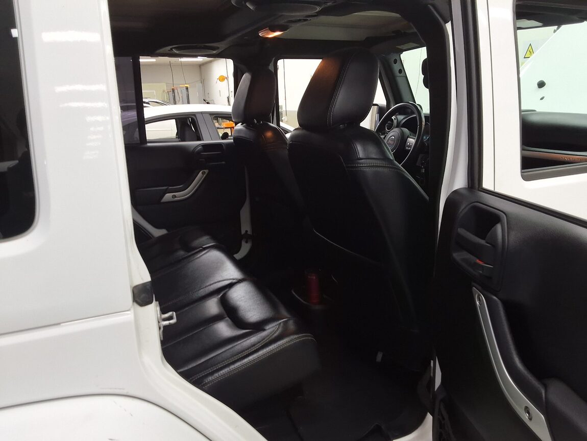 JEEP WRANGLER (JK) 2.8 SAHARA 4-DOOR 2013 - zdjęcie 13