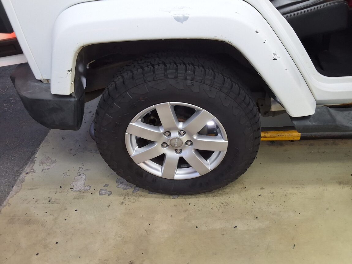 JEEP WRANGLER (JK) 2.8 SAHARA 4-DOOR 2013 - zdjęcie 24