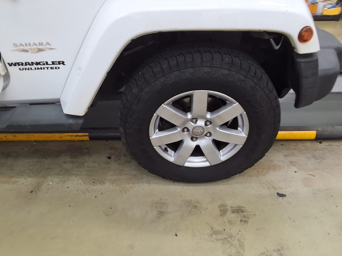 JEEP WRANGLER (JK) 2.8 SAHARA 4-DOOR 2013 - zdjęcie 23