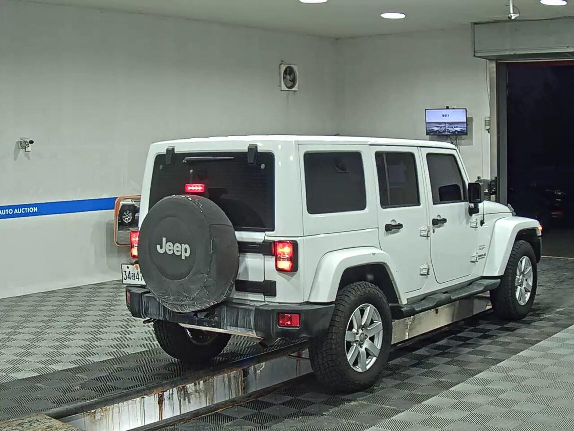 JEEP WRANGLER (JK) 2.8 SAHARA 4-DOOR 2013 - zdjęcie 5
