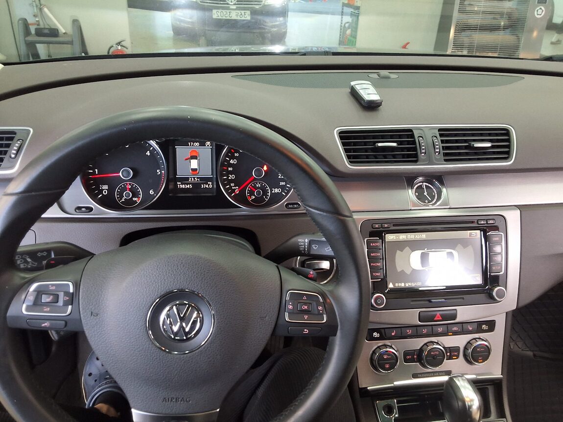 VOLKSWAGEN CC 2.0 TDI BLUEMOTION 4MOTION 2012 - zdjęcie 17