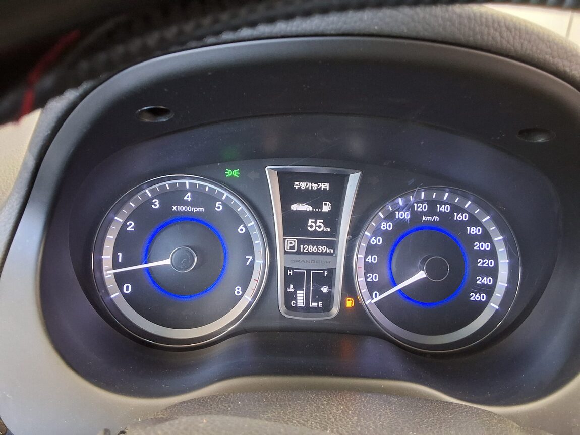 HYUNDAI GRANDEUR HG HG 240 MODERN 2014 - zdjęcie 9