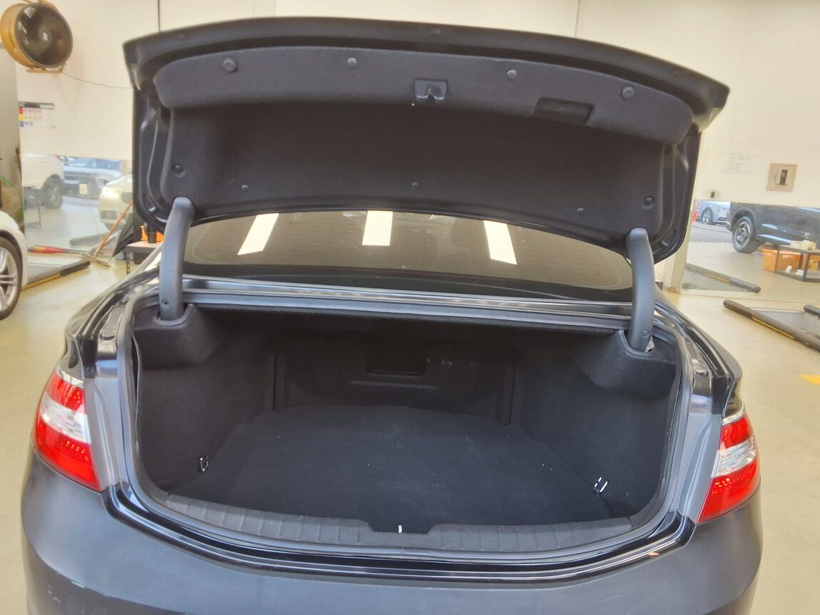 HYUNDAI GRANDEUR HG HG 240 MODERN 2014 - zdjęcie 15