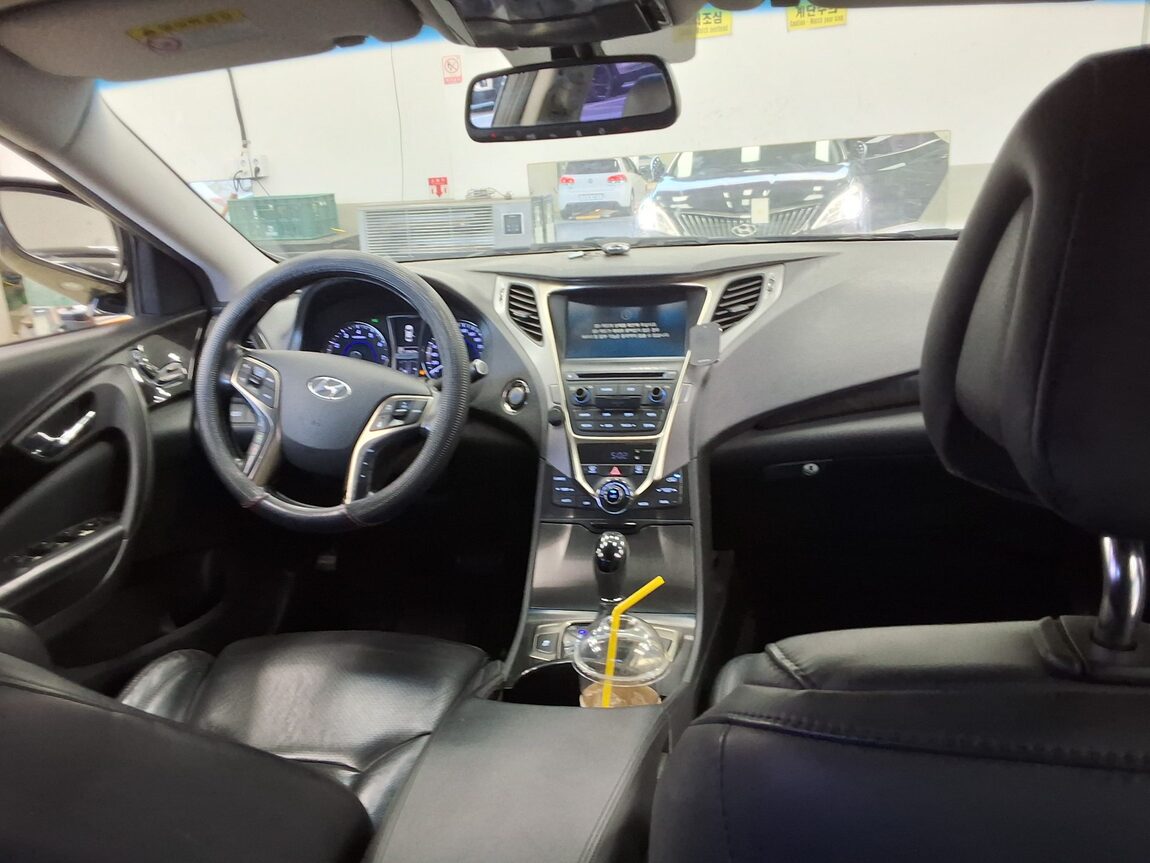 HYUNDAI GRANDEUR HG HG 240 MODERN 2014 - zdjęcie 11