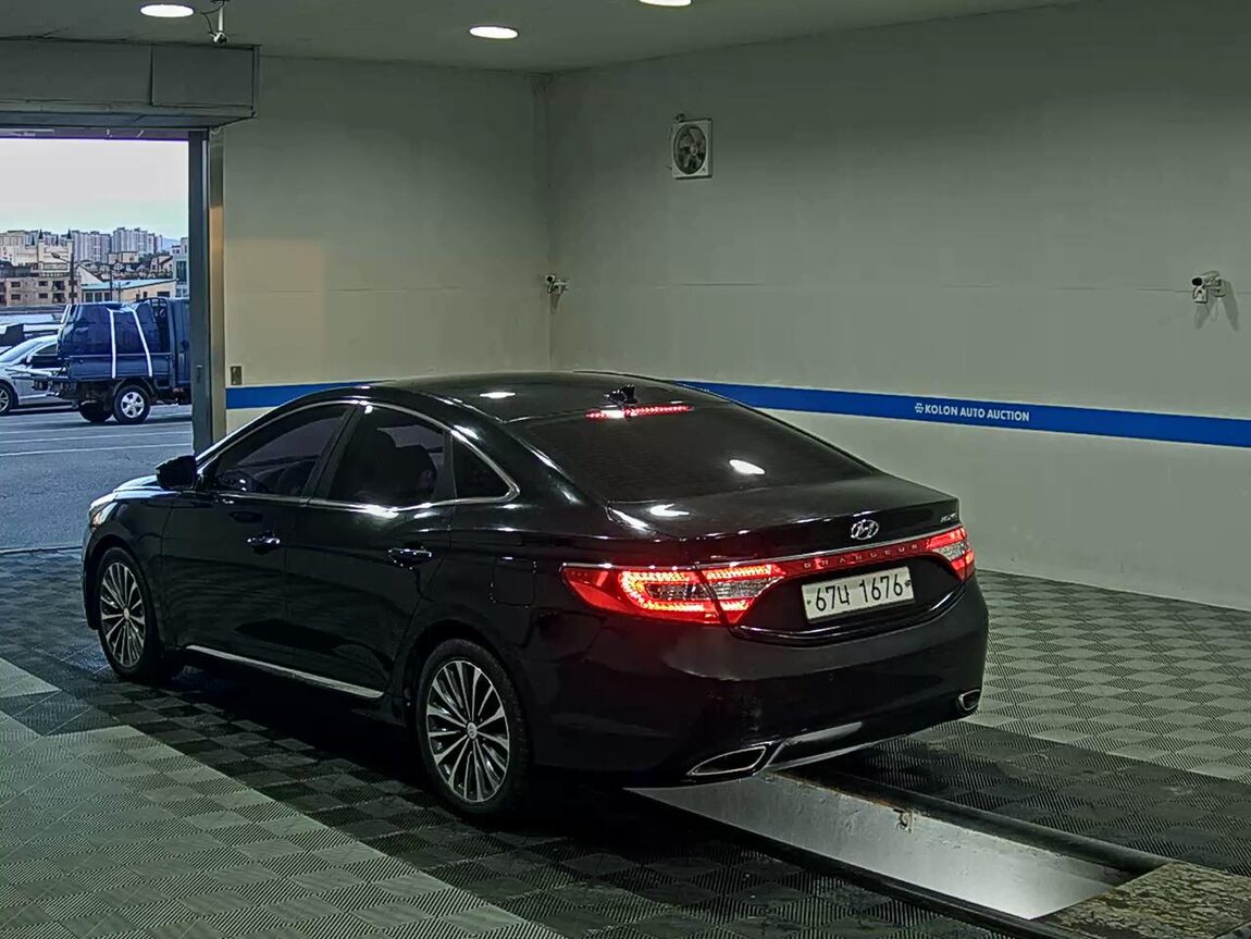 HYUNDAI GRANDEUR HG HG 240 MODERN 2014 - zdjęcie 6