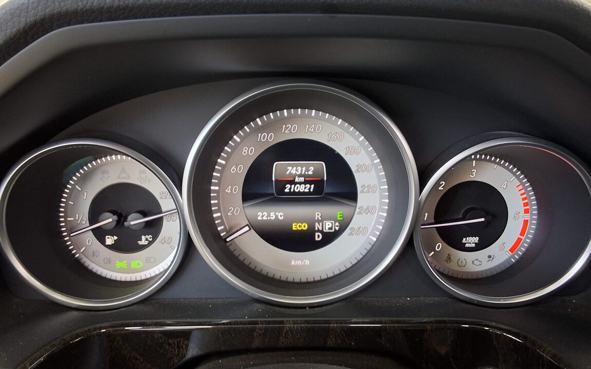 MERCEDES-BENZ E-CLASS (4TH GEN) E250 CDI 4MATIC 2014 - zdjęcie 9