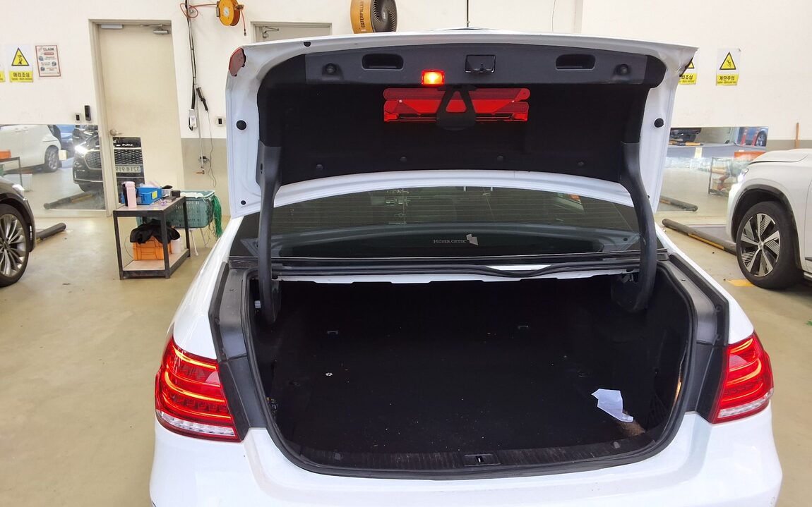 MERCEDES-BENZ E-CLASS (4TH GEN) E250 CDI 4MATIC 2014 - zdjęcie 15