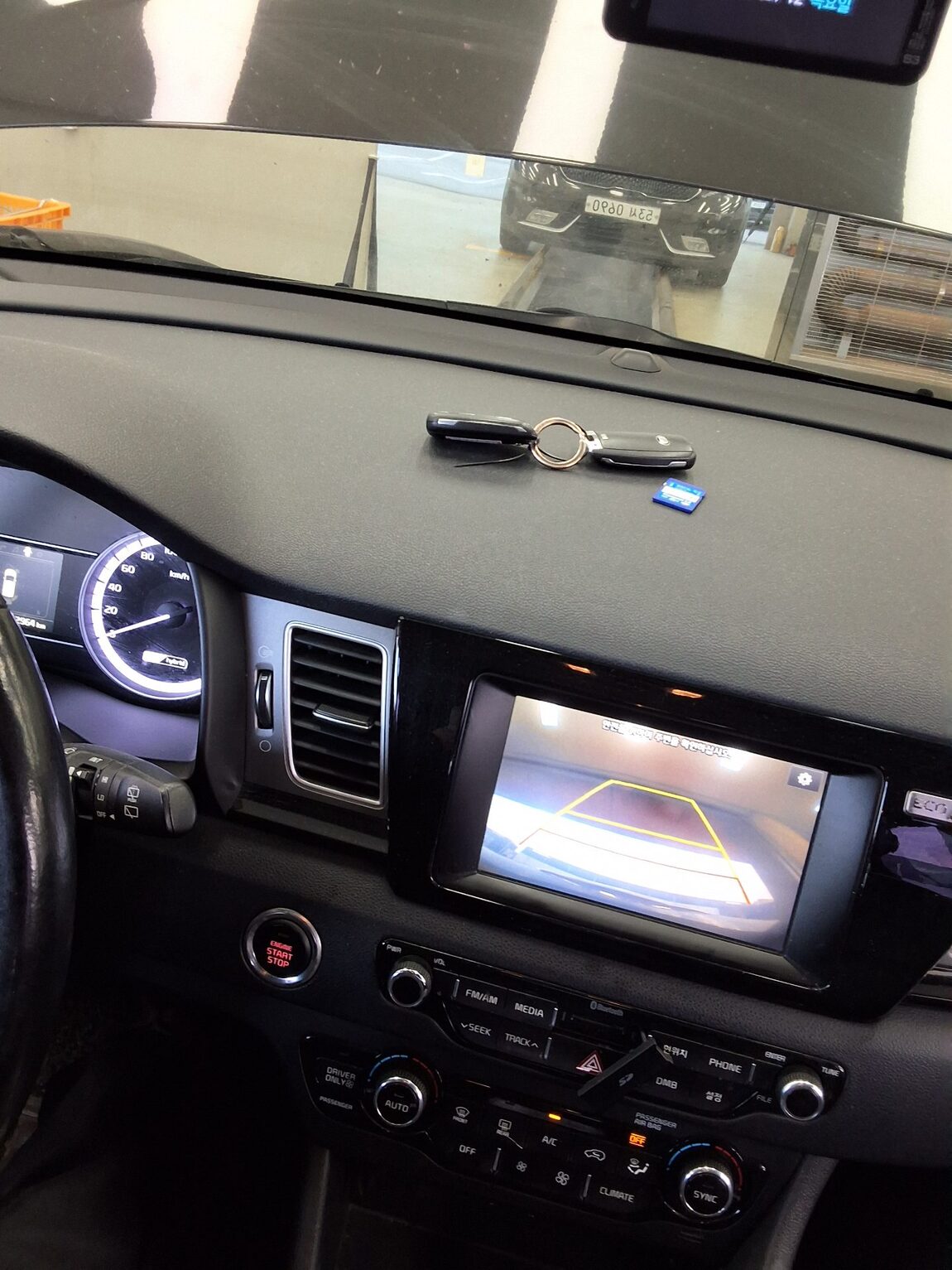 KIA NIRO 1.6 HYBRID PRESTIGE 2017 - zdjęcie 17