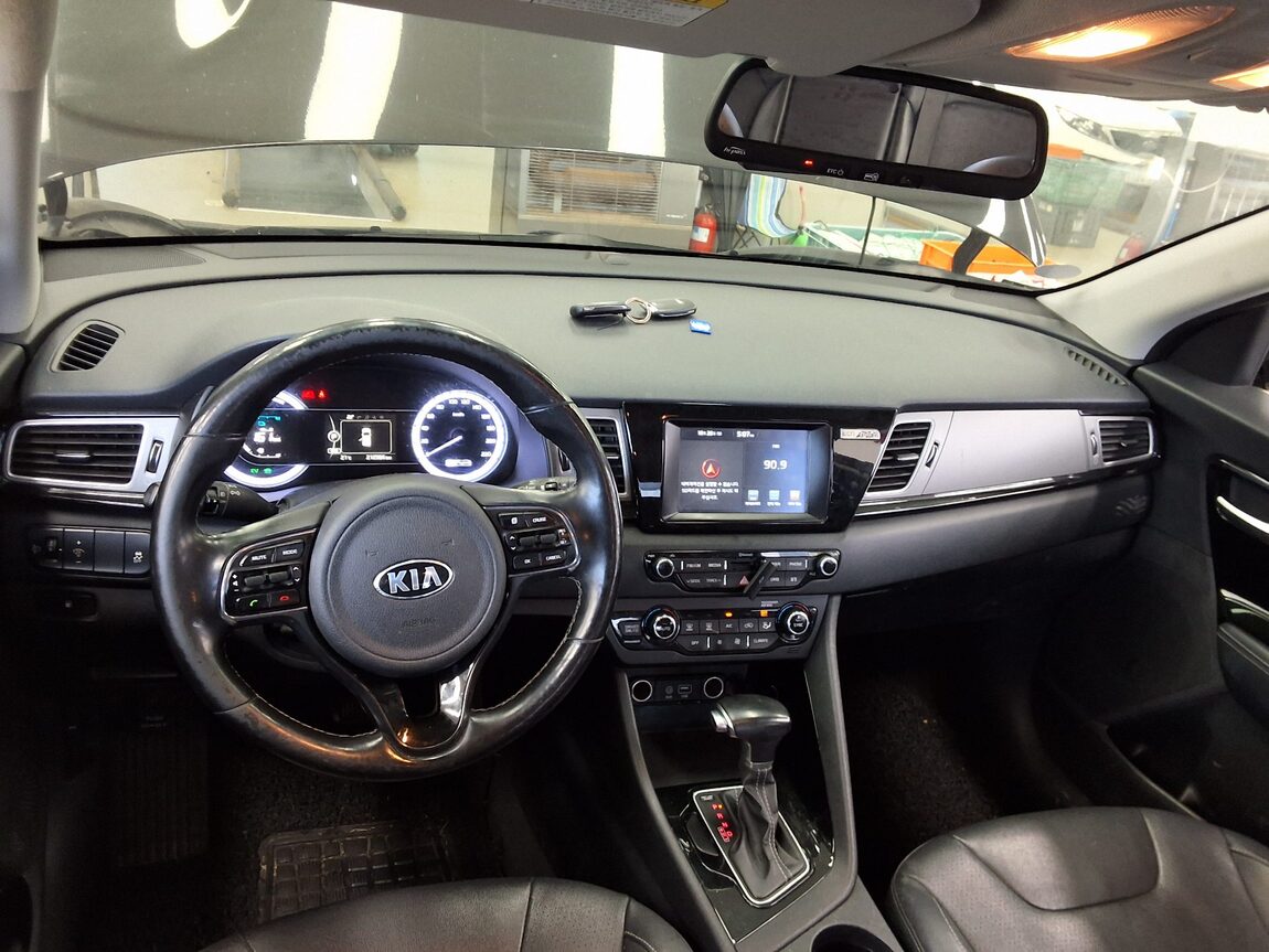 KIA NIRO 1.6 HYBRID PRESTIGE 2017 - zdjęcie 11