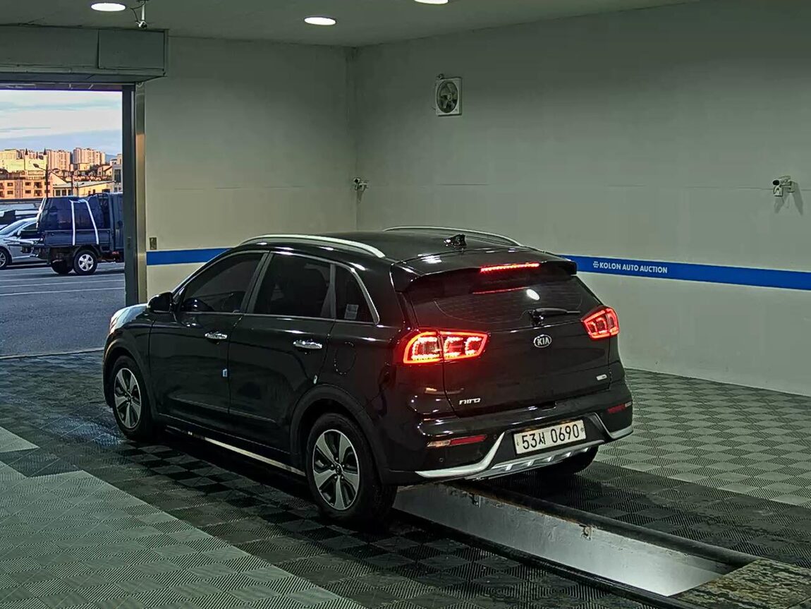 KIA NIRO 1.6 HYBRID PRESTIGE 2017 - zdjęcie 6