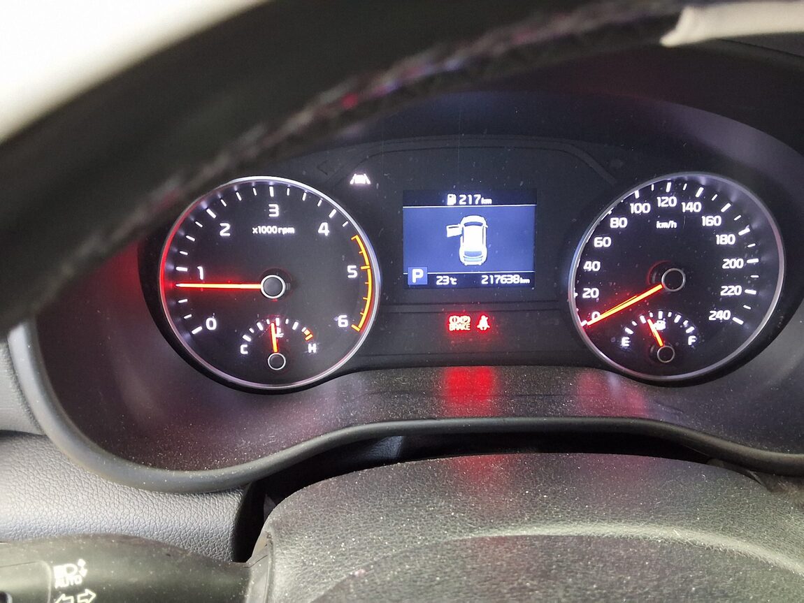 KIA SPORTAGE THE BOLD R2.0 DIESEL 2WD SIGNATURE 2020 - zdjęcie 9