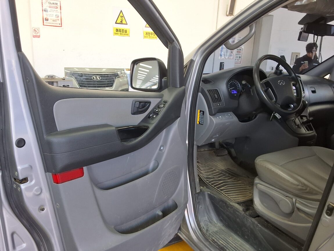 HYUNDAI THE NEW GRAND STAREX 5-SEATER DIESEL VAN STYLE 2021 - zdjęcie 10