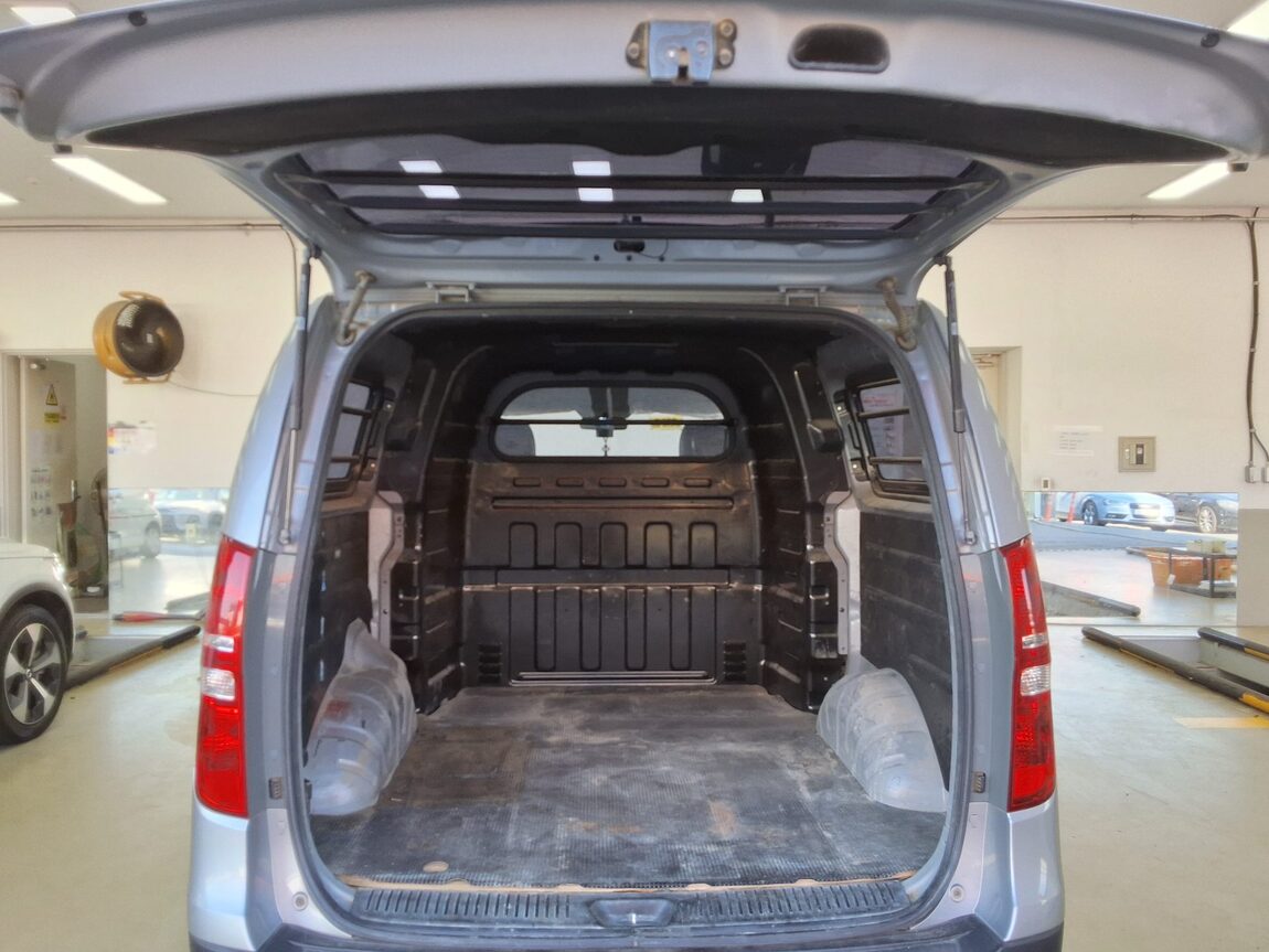 HYUNDAI THE NEW GRAND STAREX 5-SEATER DIESEL VAN STYLE 2021 - zdjęcie 15