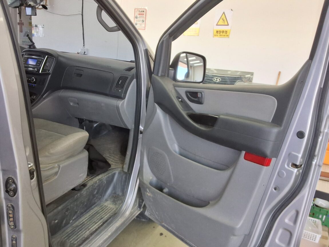HYUNDAI THE NEW GRAND STAREX 5-SEATER DIESEL VAN STYLE 2021 - zdjęcie 14