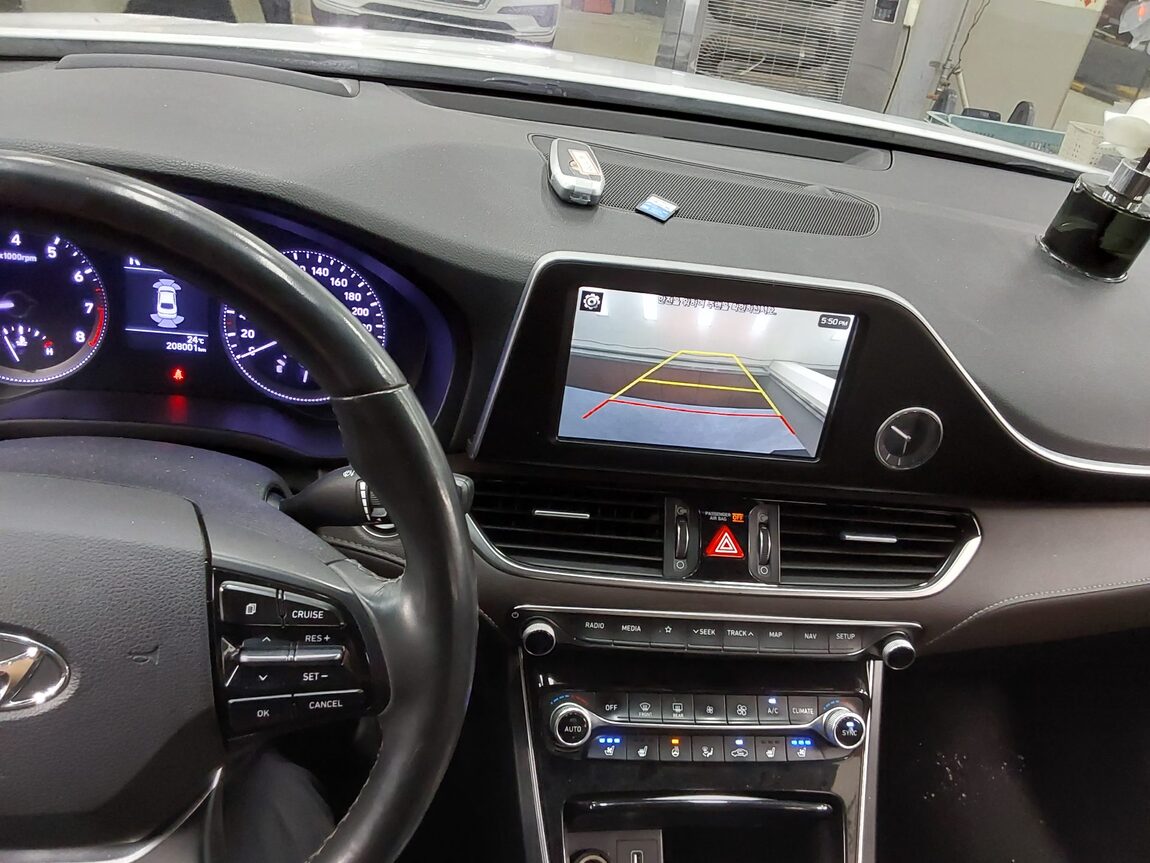 HYUNDAI GRANDEUR IG 2.4 GDi PREMIUM SPECIAL 2018 - zdjęcie 17
