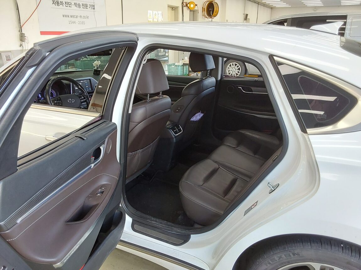 HYUNDAI GRANDEUR IG 2.4 GDi PREMIUM SPECIAL 2018 - zdjęcie 12
