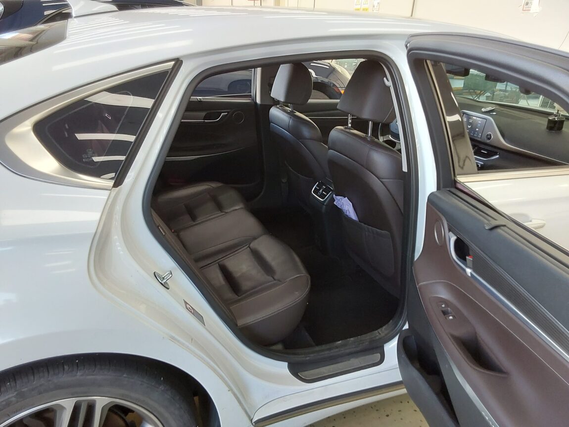 HYUNDAI GRANDEUR IG 2.4 GDi PREMIUM SPECIAL 2018 - zdjęcie 13